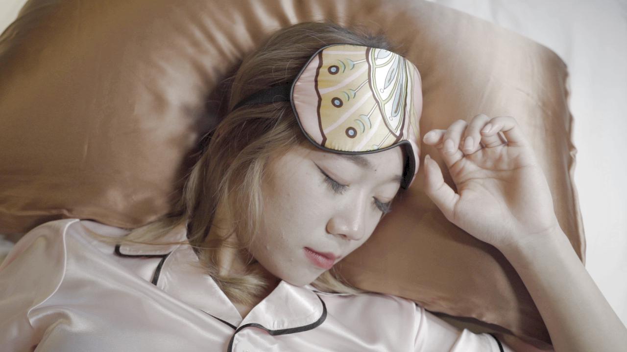 Luxury rayon silk  Sleep Mask,Soft Sleeping Eye Cover Full Night Blackout Blindfold with Adjustable Elastic band 主图 (2)